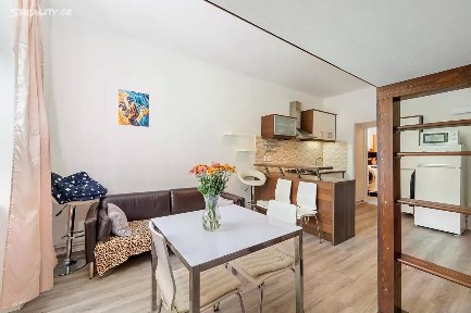 Prodej bytu 1+kk 35 m² Kotlaska, Praha - Libeň