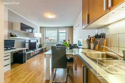Pronájem bytu 2+kk 52 m² Skuteckého, Praha - Řepy