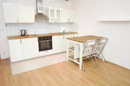 Pronájem bytu 1+kk 40 m² Mantovská, Praha - Horní Měcholupy