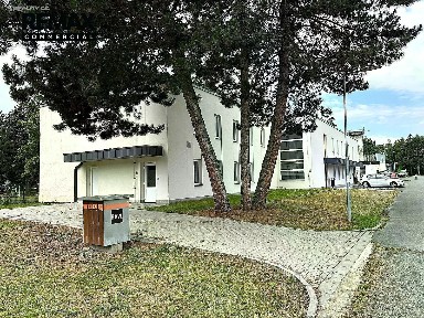 Prodej komerční nemovitosti 3734 m²