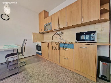 Pronájem bytu 1+kk 36 m² Štefánikova, Hradec Králové - Moravské Předměstí