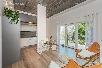 Pronájem bytu 1+kk 33 m² Zelená, Hradec Králové - Kukleny