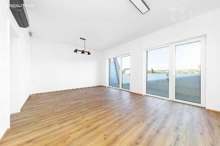 Pronájem bytu 2+kk 69 m² Komárovská, Brno - Komárov