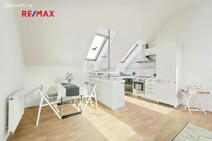 Prodej bytu 3+kk 63 m² Žiželická, Praha - Újezd nad Lesy