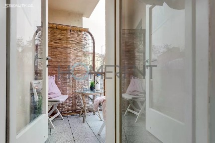 Pronájem bytu 1+1 33 m² Na Dolinách, Praha - Nusle