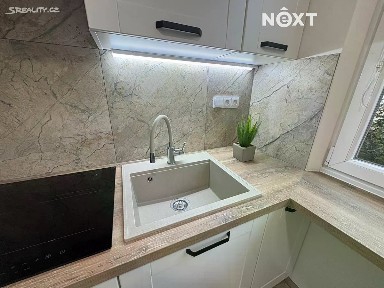 Pronájem bytu 1+kk 30 m² Hekrova, Praha - Háje