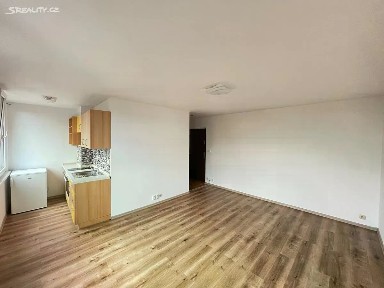 Pronájem bytu 1+kk 31 m² Brožíkova, Pardubice - Polabiny
