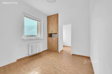 Prodej bytu 2+1 40 m² Na stezce, Praha - Strašnice