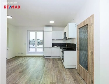 Pronájem bytu 1+kk 34 m² Fabiánové, Praha - Hlubočepy