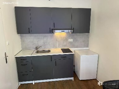 Pronájem bytu 1+kk 19 m² Starodubečská, Praha - Dubeč