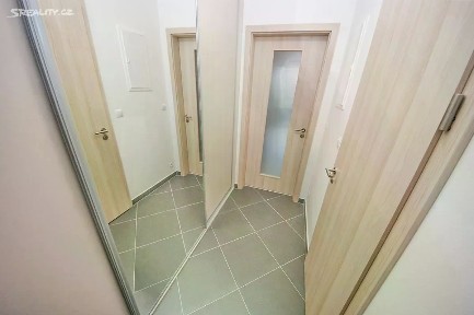 Pronájem bytu 1+kk 27 m² Krnkova, Praha - Michle