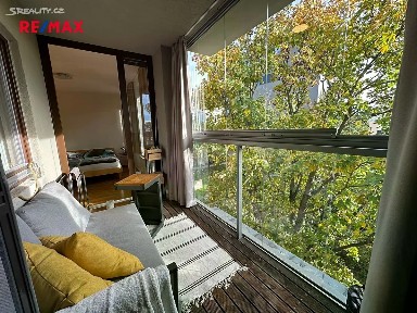 Pronájem bytu 2+kk 67 m² V Rovinách, Praha - Podolí