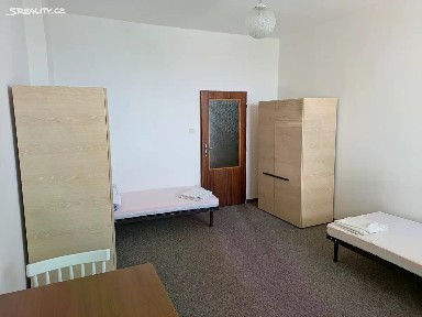 Pronájem bytu pokoje 16 m² Pod Lipami, Praha - Žižkov