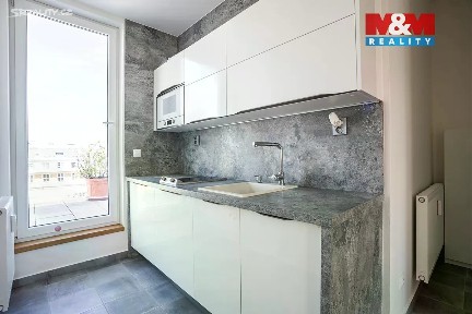 Pronájem bytu 1+kk 33 m² Smetanovo náměstí, Pardubice - Zelené Předměstí