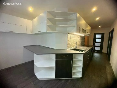 Prodej bytu 3+1 77 m² Golovinova, Kadaň