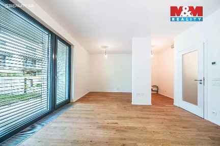 Pronájem bytu 1+kk 35 m² U Průhonu, Praha - Holešovice