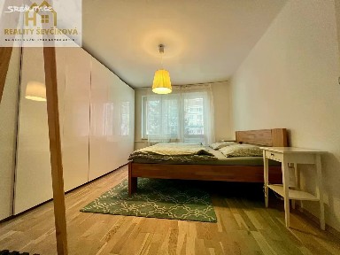 Pronájem bytu 2+1 54 m² Na Střezině, Hradec Králové