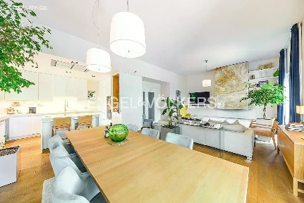 Pronájem bytu 6 pokojů a více 267 m² Sanderova, Praha - Holešovice