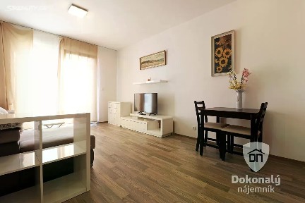 Praha, Praha 9, Letňany, Hlučkova, 2