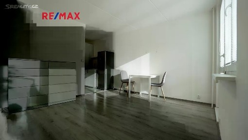 Pronájem bytu 1+kk 32 m² Nad Konvářkou, Praha - Radlice