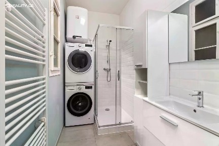 Pronájem bytu 1+kk 27 m² Chvalova, Praha - Žižkov