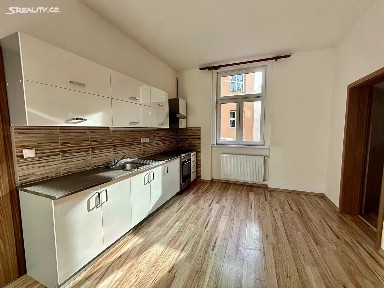Pronájem bytu 2+1 80 m² Školní, Teplice