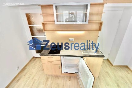 Pronájem bytu 1+kk 29 m² Hvězdova, Praha - Nusle