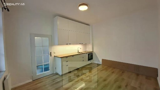 Pronájem bytu 1+kk 25 m² U Kublova, Praha - Podolí