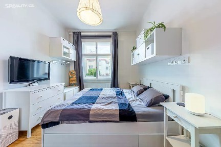 Pronájem bytu 2+1 36 m² Kodaňská, Praha - Vršovice