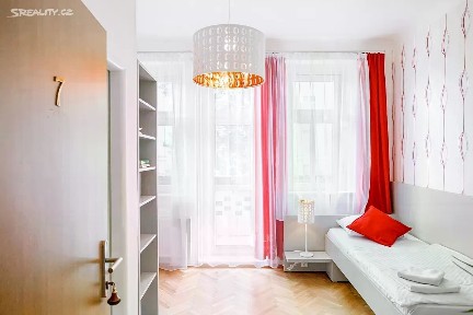 Pronájem bytu 1+kk 18 m² Na Jezerce, Praha - Nusle