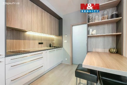 Prodej bytu 1+kk 32 m² Oty Bubeníčka, Praha - Uhříněves