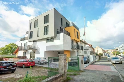 Prodej bytu 1+kk 30 m² Pakoměřická, Praha - Kobylisy