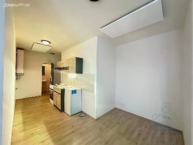 Pronájem bytu 1+kk 21 m² Škvorec - Třebohostice