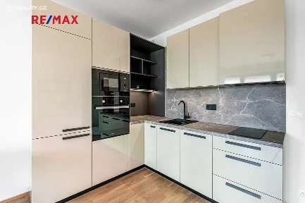 Pronájem bytu 1+kk 42 m² Breitfeldova, Praha - Karlín