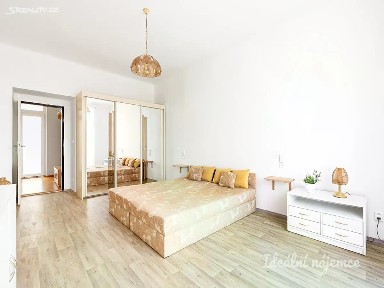 Pronájem bytu 2+1 80 m² Mikuláše z Husi, Praha - Nusle