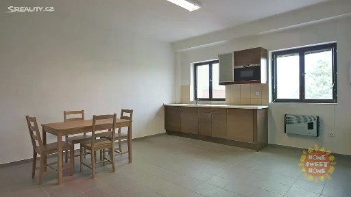 Pronájem skladového prostoru 110 m² Ve žlíbku, Praha - Horní Počernice