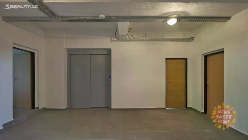 Pronájem kanceláře 23 m² Ve žlíbku, Praha - Horní Počernice