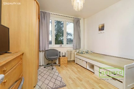 Prodej bytu 1+kk 17 m² Fibichova, Karlovy Vary - Stará Role