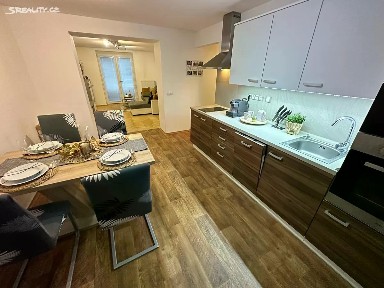 Pronájem bytu 2+1 55 m² Petrohradská, Kladno