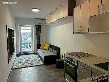 Pronájem bytu 1+kk 18 m² Kly