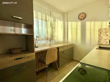 Pronájem bytu 2+1 48 m² Petrohradská, Kladno