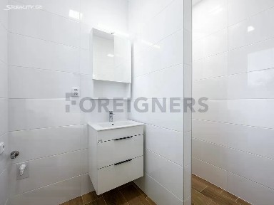 Pronájem bytu 3+1 80 m² Železničního pluku, Pardubice - Zelené Předměstí