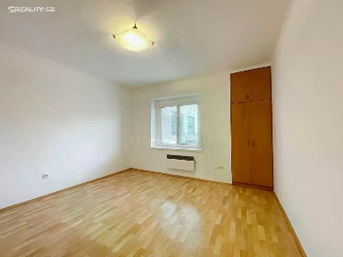 Pronájem bytu 1+kk 29 m² Hvězdova, Praha - Nusle