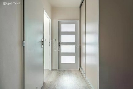 Pronájem bytu 2+kk 47 m² Milánská, Praha - Horní Měcholupy