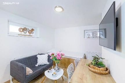 Pronájem bytu 1+kk 20 m² Vejvanovská, Zlín