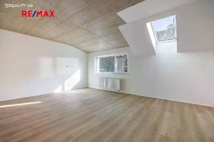 Praha, Praha 9, Hrdlořezy, Českobrodská, 13