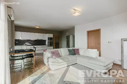 Prodej bytu 3+kk 77 m² Ke Stírce, Praha - Kobylisy