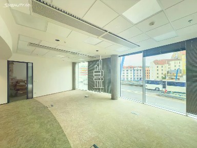 Pronájem kanceláře 454 m² Plzeňská, Praha - Smíchov
