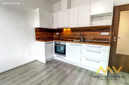 Pronájem bytu 2+kk 58 m² K Višňovce, Pardubice - Zelené Předměstí