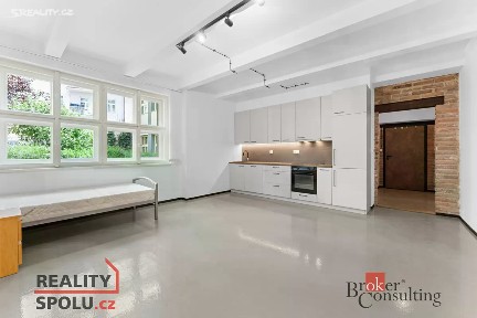 Pronájem bytu 1+kk 41 m² Šafaříkova, Hradec Králové